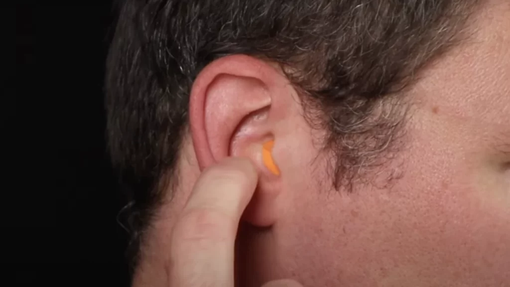 how to use ear plugs 3